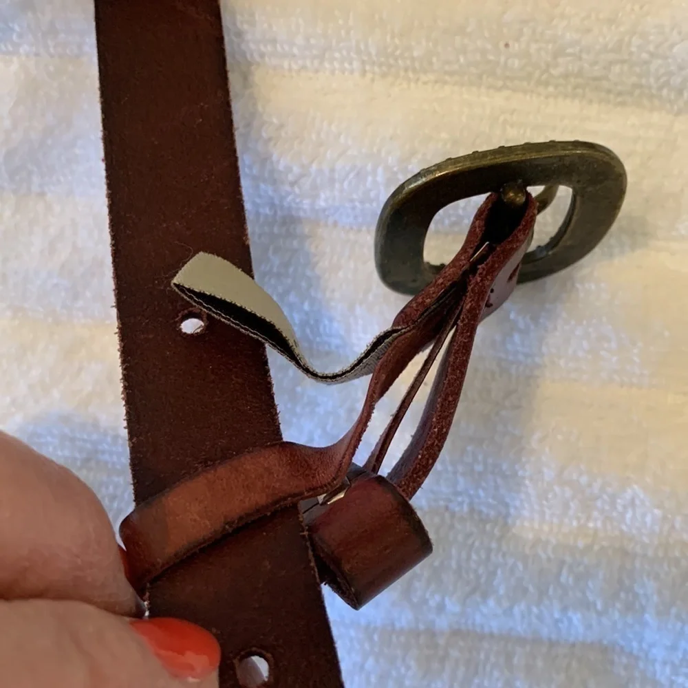 Fossil Brown Leather Womens Belt. Belt Measures 37”. Has 7 hole sizing/Sz Small.